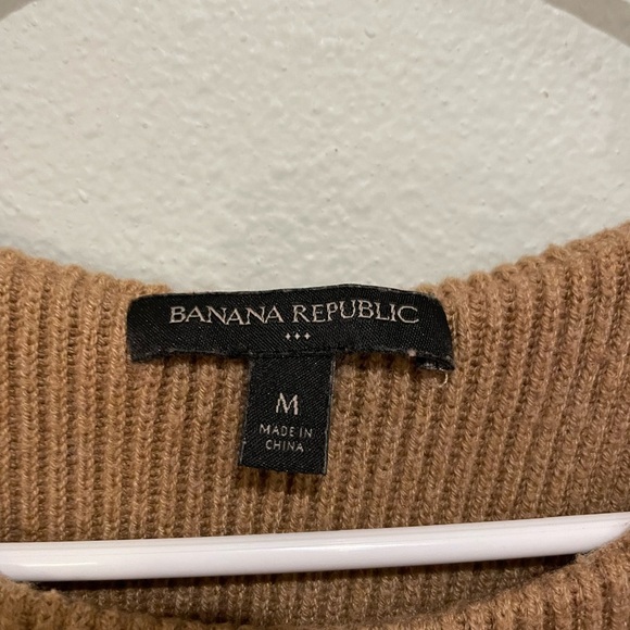 Women’s Tan Banana Republic ribbed knit sweater. Size M - Picture 2 of 6